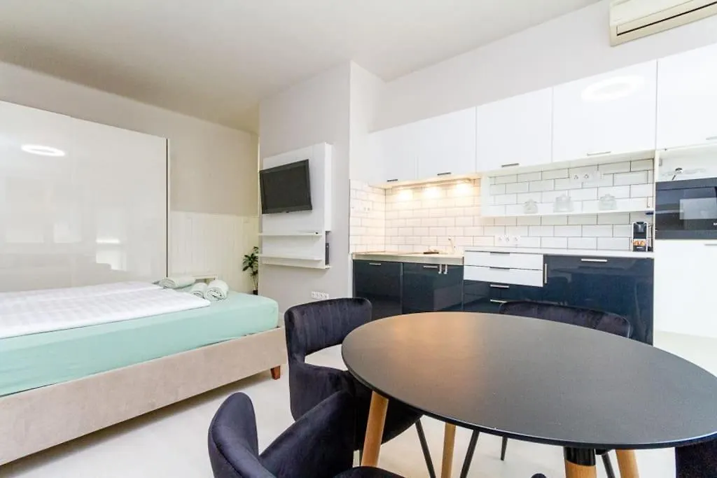 White Pearl Downtown Balcony By Nw Apartment Budapest