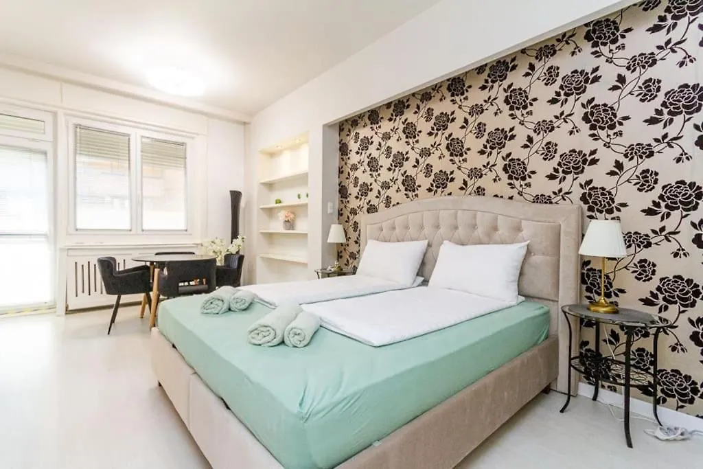 White Pearl Downtown Balcony By Nw Apartment Budapest